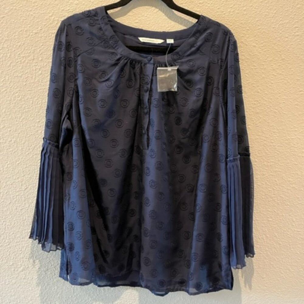 Isaac Mizrahi Navy Textured Dot Blouse 18W Pleated Bell Sleeve Plus Size NWOT - Picture 3 of 11